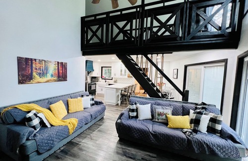 Tobyhanna Chalet De Esquí | Come and immerse yourself in the tranquil ambiance of our Modern Pocono Retreat.