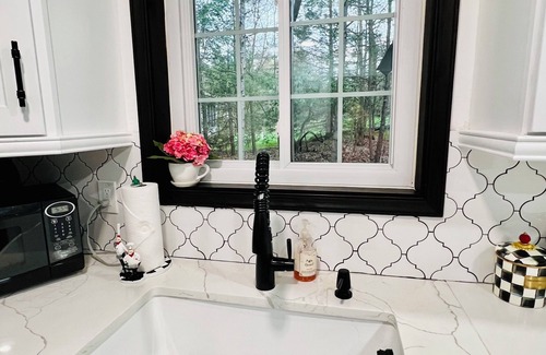 Tobyhanna Chalet De Esquí | Come and immerse yourself in the tranquil ambiance of our Modern Pocono Retreat.