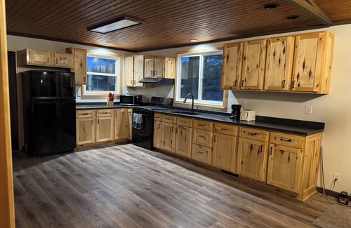 Amery Cabina | Come check out this Cozy 2-bedroom cabin in charming Amery!