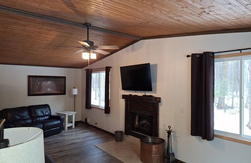 Amery Cabina | Come check out this Cozy 2-bedroom cabin in charming Amery!
