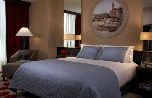Downtown Chicago Hotel | Come Create Memories w/ Fun-filled Adventures at this Paradise! Pet-friendly!