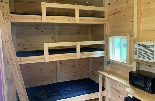 New River Cabina | Come Enjoy a Cozy Getaway Cabin on The River