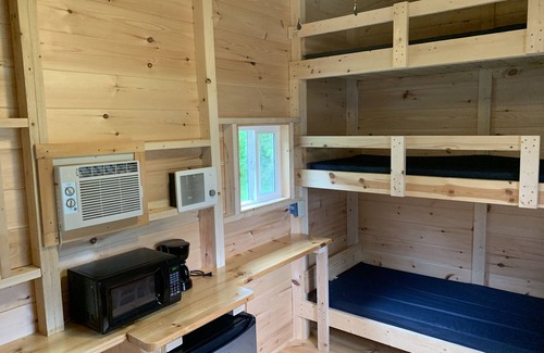 New River Cabina | Come Enjoy a Cozy Getaway Cabin on The River