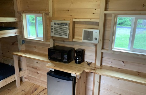 New River Cabina | Come Enjoy a Cozy Getaway Cabin on The River