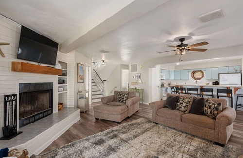 Duck Casa | Come enjoy our Ocean front oasis in the heart of Duck. Private pool and hot tub.