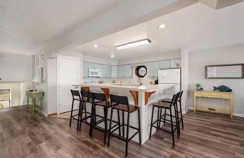 Duck Casa | Come enjoy our Ocean front oasis in the heart of Duck. Private pool and hot tub.