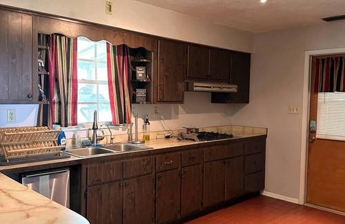 Hawthorne Casa | Come enjoy this cozy Jeep-themed get away in Cross Creek, FL.