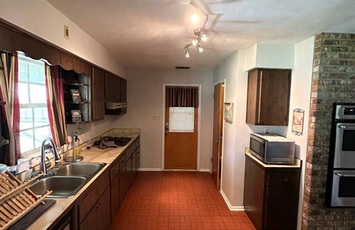 Hawthorne Casa | Come enjoy this cozy Jeep-themed get away in Cross Creek, FL.