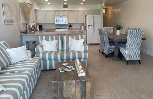 Indian Rocks Beach Condominio | Come for the Beach, Stay for the Food! - Private elevator - Sea Isle Villas, IRB