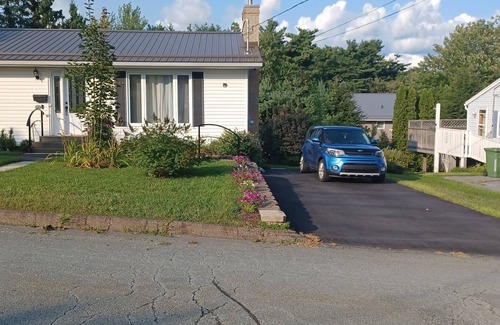 Bridgewater Apartamento | Come for work or pleasure! This safe, quiet, 1 Prsn unit is centrally located!