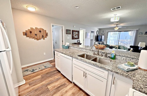 Orange Beach Condominio | ¡NUEVO EN EL MERCADO! Disfrute de grandes ahorros de verano en esta hermosa unidad amigable barco!