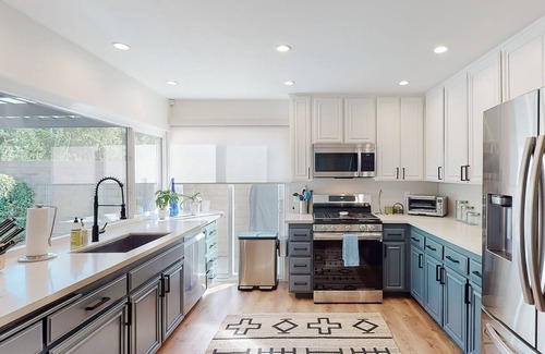 Thousand Oaks Casa | Come Home & Enjoy the Fruit!