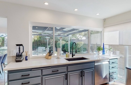 Thousand Oaks Casa | Come Home & Enjoy the Fruit!