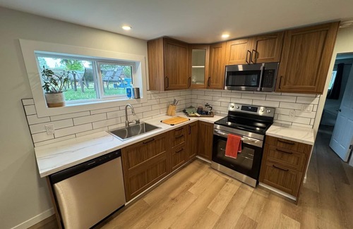 Jasper Apartamento | Come On Inn-recently renovated basement suite.