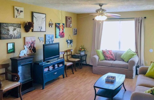 Dunlap Otro | Come Play and Stay at Little Tail Farms