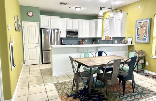 South Padre Island Condominio | Come Relax at Casa de Colores Condo by the BEACH