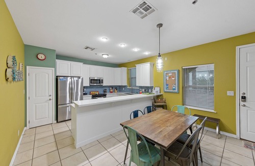 South Padre Island Condominio | Come Relax at Casa de Colores Condo by the BEACH