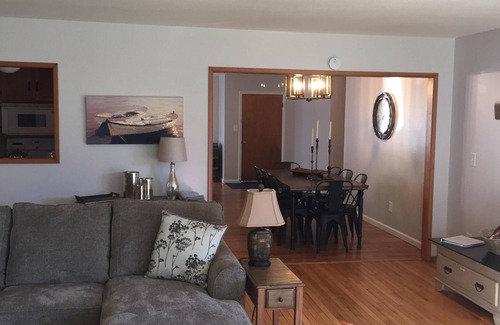 Crescent City Casa | Venga a relajarse y jugar con familiares y amigos en River's Edge.