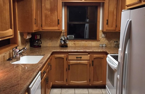 Crescent City Casa | Venga a relajarse y jugar con familiares y amigos en River's Edge.