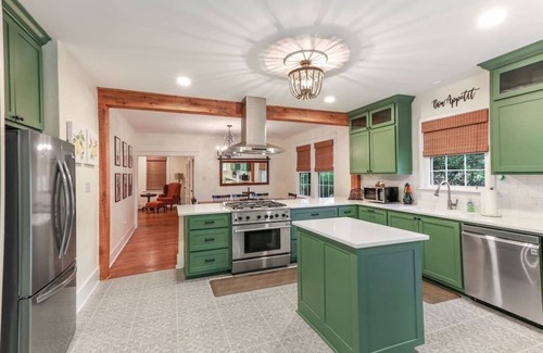 Highlands - Perkins Casa | Come Relax at LSU Lakes! Walk to Tiger Stadium!