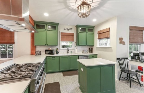 Highlands - Perkins Casa | Come Relax at LSU Lakes! Walk to Tiger Stadium!
