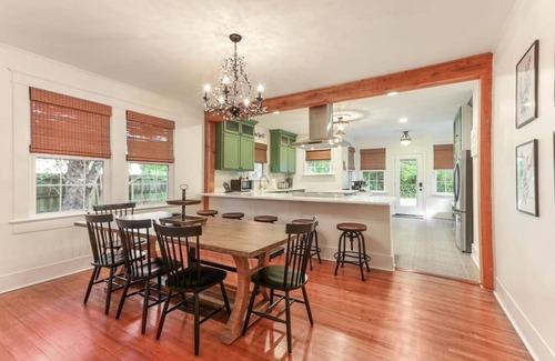 Highlands - Perkins Casa | Come Relax at LSU Lakes! Walk to Tiger Stadium!