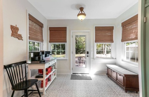 Highlands - Perkins Casa | Come Relax at LSU Lakes! Walk to Tiger Stadium!