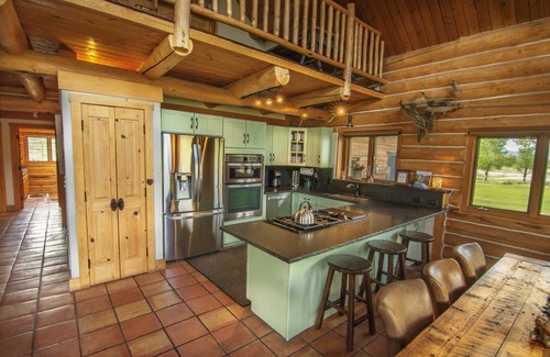 Livingston Casa | Venga a relajarse, rejuvenecer y volver a conectar en el río Yellowstone en Montana.