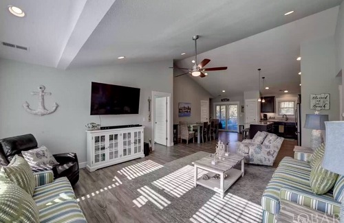 Avon Casa | Come Seas the day at this beautiful beach house!
