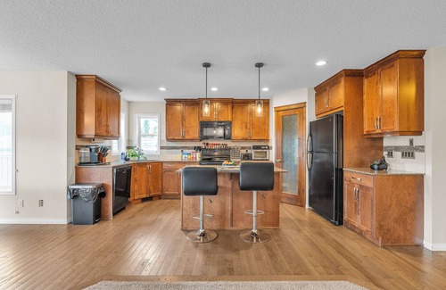 Southeast Calgary Casa | This is your stampede stay, up to 10 can stay here!!!