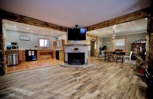 Sheffield Casa | COME STAY AT THE SHEFFIELD CHALET!