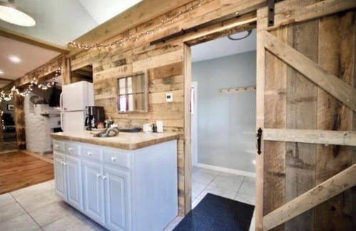 Sheffield Casa | COME STAY AT THE SHEFFIELD CHALET!