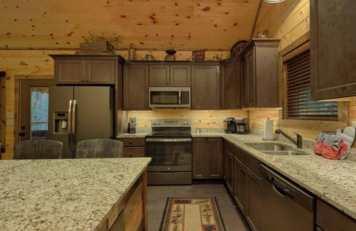 Gatlinburg - Pigeon Forge Complejo | Come stay at The Adventure Lodge for a cozy stay!