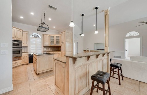 Fort Worth Casa | Come Take a Splash at Updated Beautiful Home!
