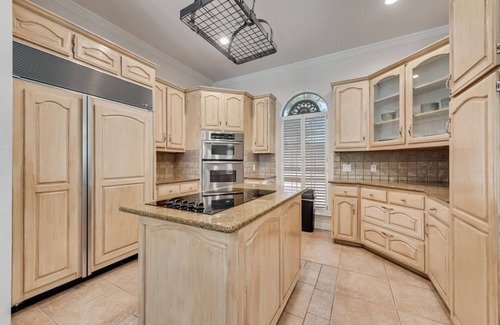 Fort Worth Casa | Come Take a Splash at Updated Beautiful Home!
