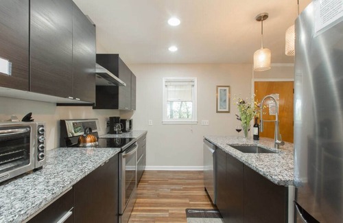 Kenilworth Chalet De Esquí | Treetop Lucerne Chalet Mountain Views & In Downtown Asheville, Se aceptan perros