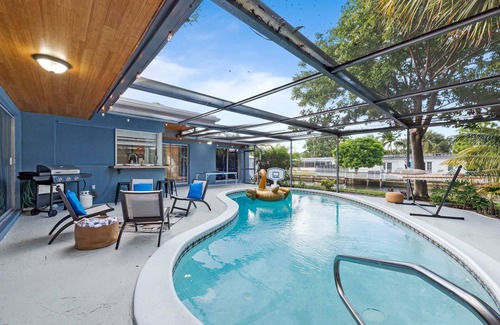 Fort Lauderdale Casa | Come to the Kayak club featuring indoor pool