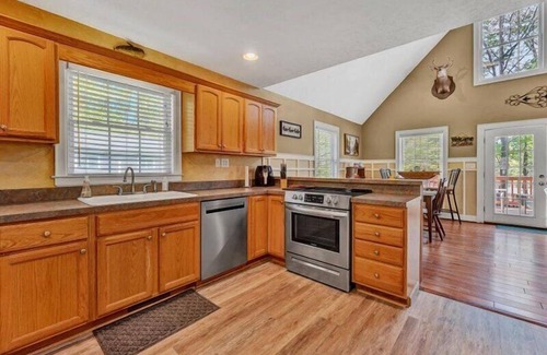Huddleston Casa | Come Visit 'SML Getaway'! Pet Friendly!