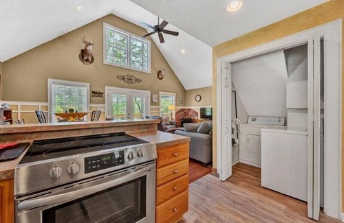 Huddleston Casa | Come Visit 'SML Getaway'! Pet Friendly!
