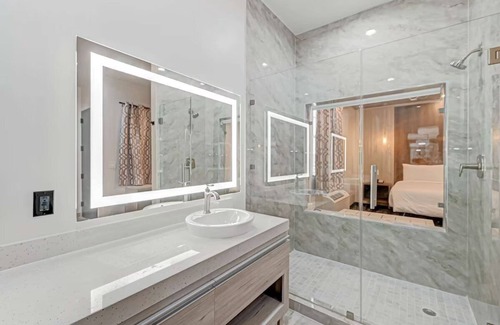 South Houston Hotel | SureStay Hotel by Best Western Houston Southeast