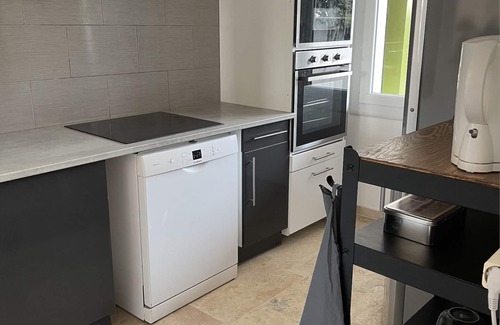 Saintes-Maries-de-la-Mer Apartamento | Comfortable apartment with courtyard close to the center and beach.