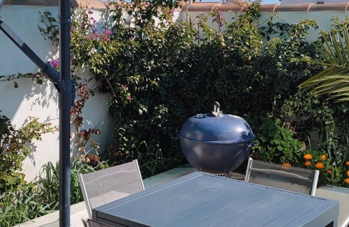 Saintes-Maries-de-la-Mer Apartamento | Comfortable apartment with courtyard close to the center and beach.