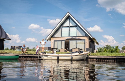 De Veenhoop Casa | Comfort 6-8-person water villa in the holiday park Landal Waterpark De Alde Feanen