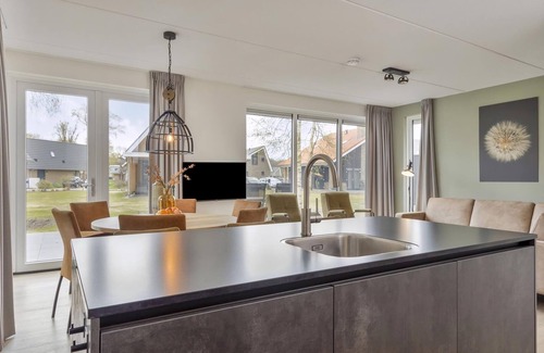 Leuken Casa | Comfort 6-person villa in the holiday park Landal Marina Resort Well