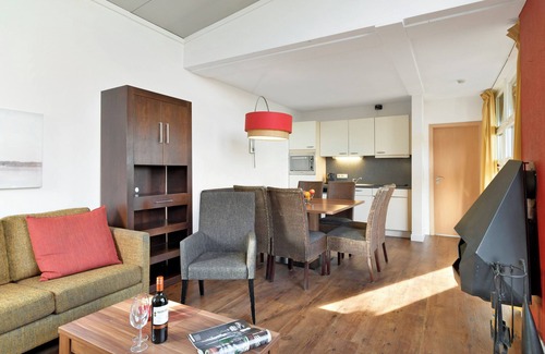 Froidchapelle Casa | Comfort 8-person bungalow in the holiday park Landal Village l'Eau d'Heure