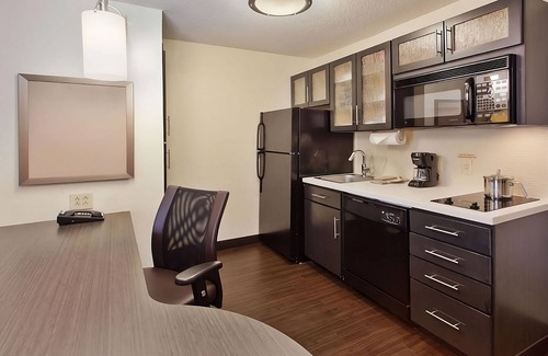 Somerset Hotel | Comfort and Convenience! 2 Wonderful units w/ Kitchen. Near Fort Worth Zoo