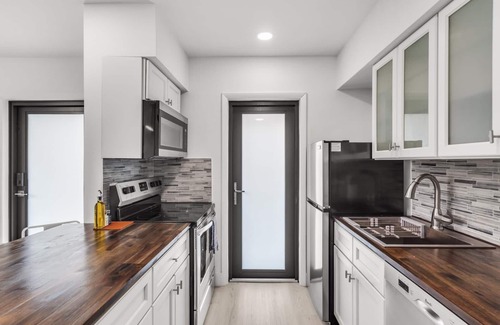 Croissant Park Condominio | Comfort and Convenience 2/1 Rent