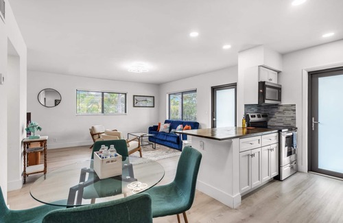 Croissant Park Condominio | Comfort and Convenience 2/1 Rent