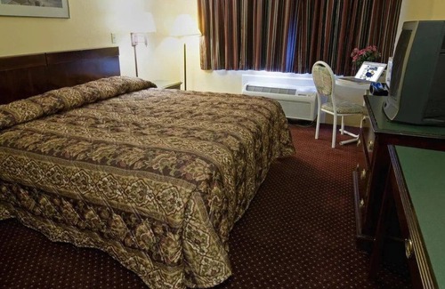 Foxboro Casa | Comfort and Convenience! Near Patriot Place, FREE Parking & Breakfast!