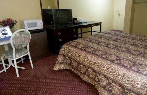 Foxboro Casa | Comfort and Convenience! Near Patriot Place, FREE Parking & Breakfast!